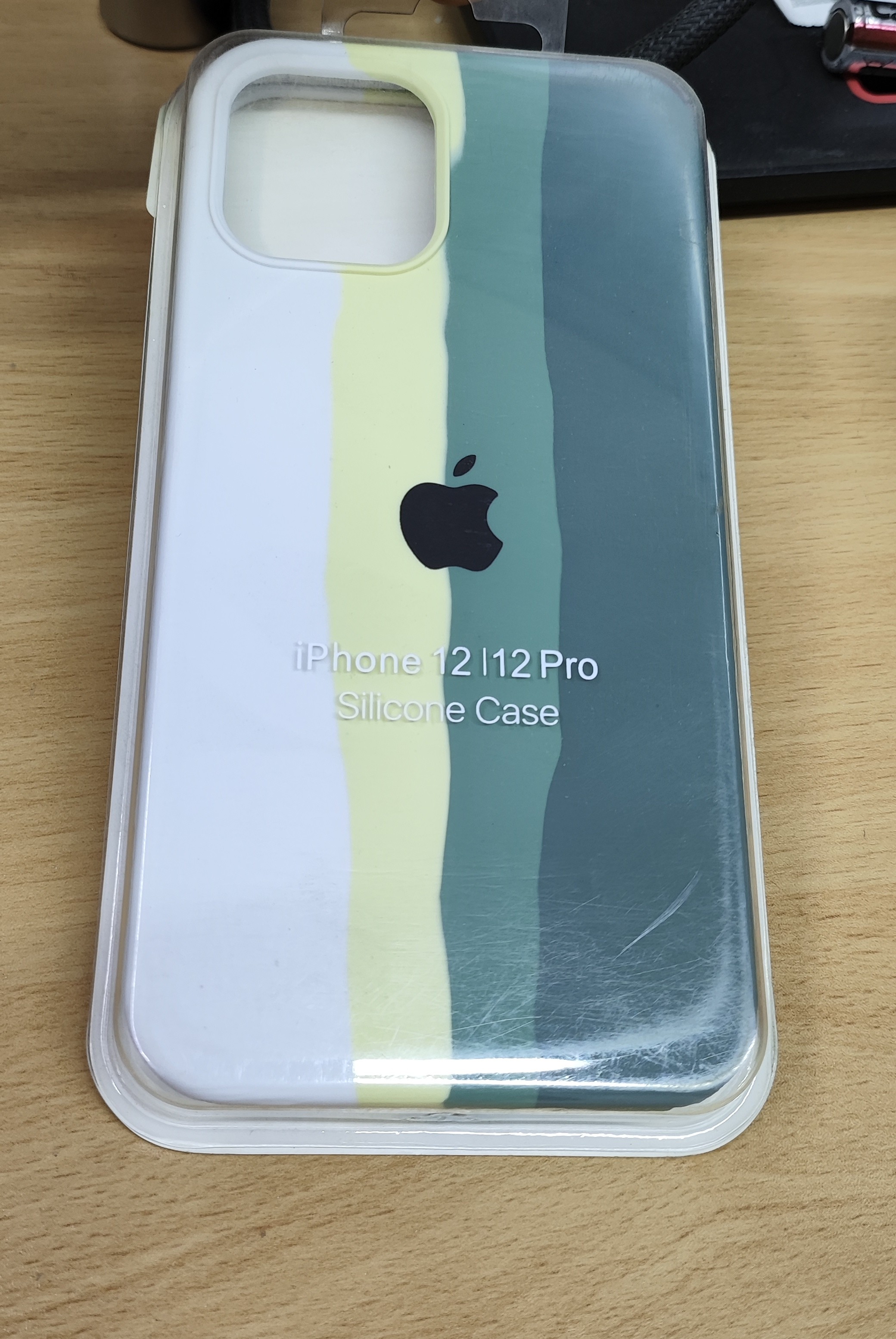 قاب گوشی سیلیکون پاک کنی اورجینال رنگین کمانی آیفون Iphone 12/12Pro